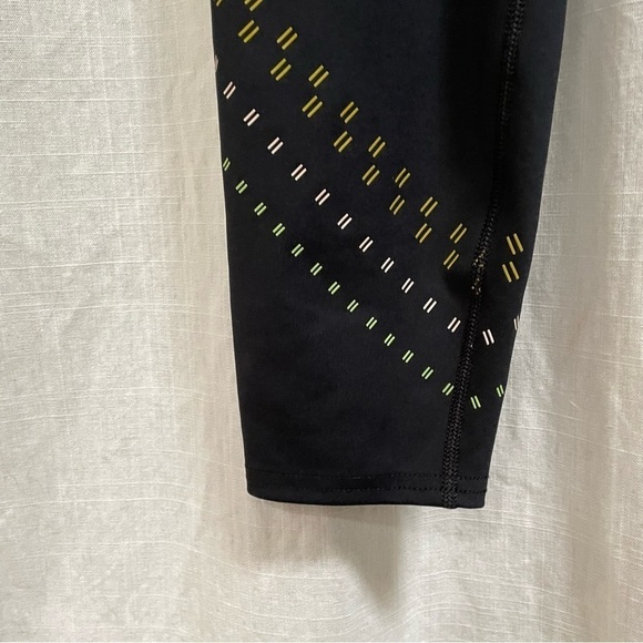 Brooks Running Black Run Within 7/8 Tight size medium - Picture 7 of 15